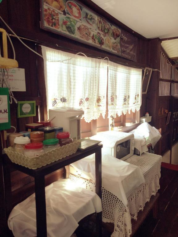 Baan Mai Guesthouse Mae Hong Son Exterior photo
