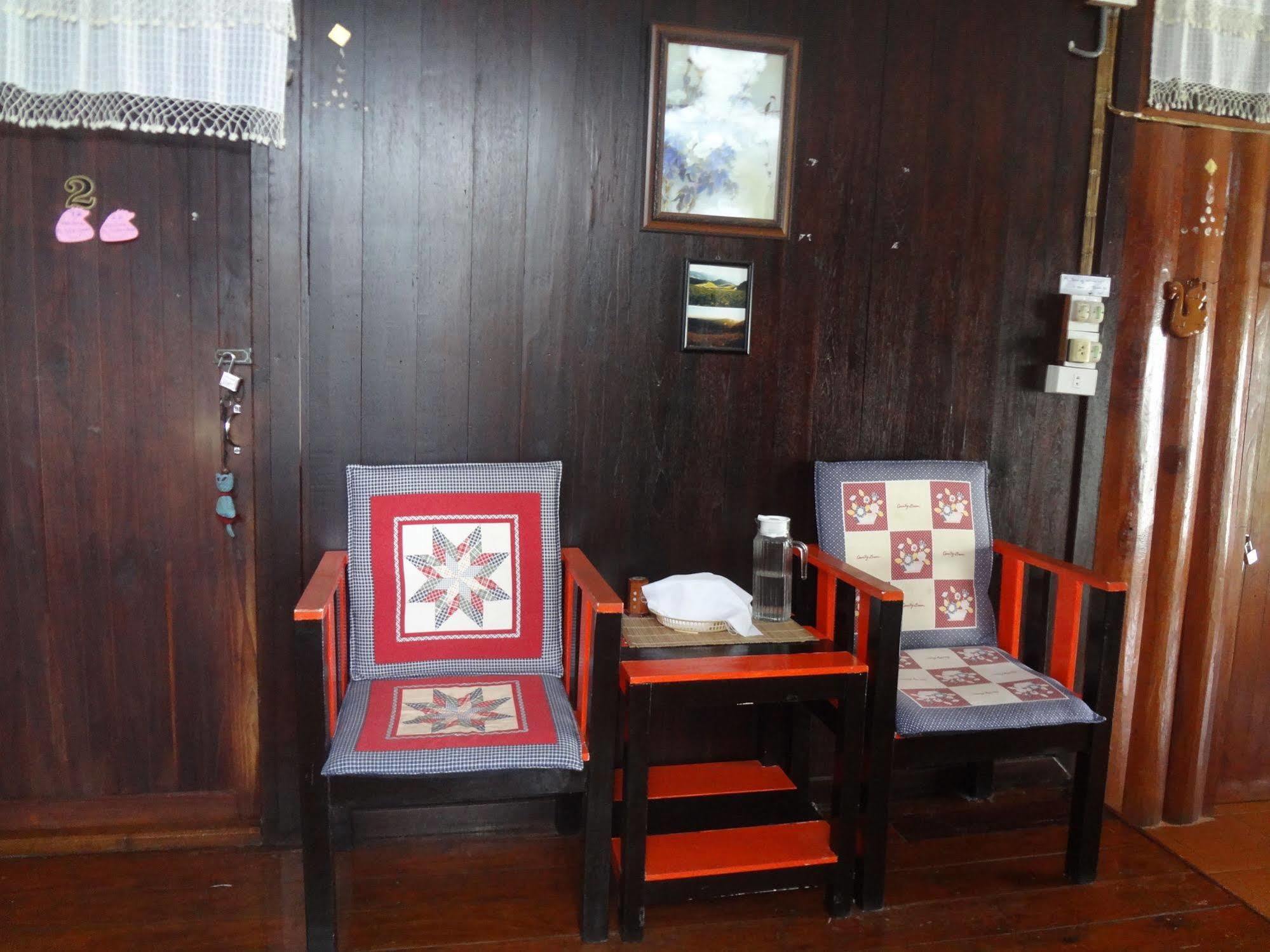 Baan Mai Guesthouse Mae Hong Son Exterior photo