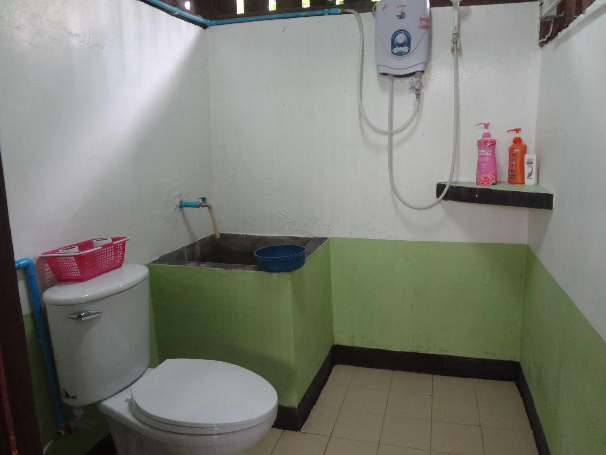 Baan Mai Guesthouse Mae Hong Son Exterior photo